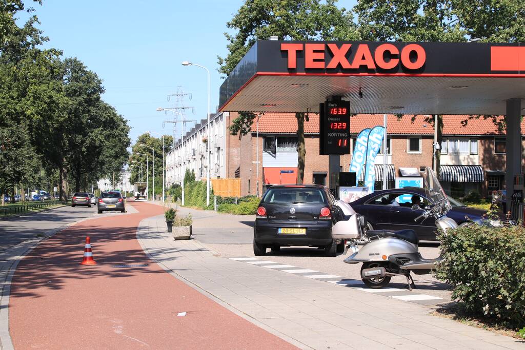 Scooterrijdster gewond bij aanrijding