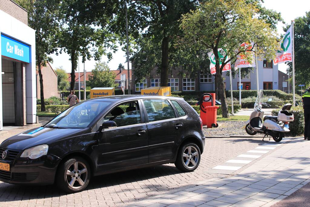 Scooterrijdster gewond bij aanrijding