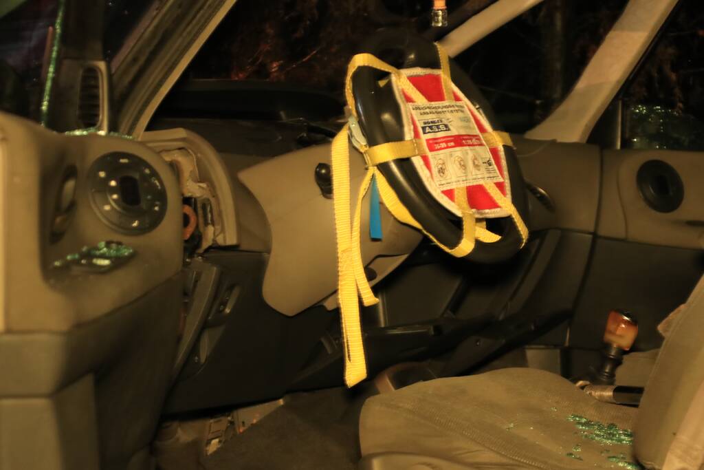 Buitenlandse auto achtergelaten na ongeval