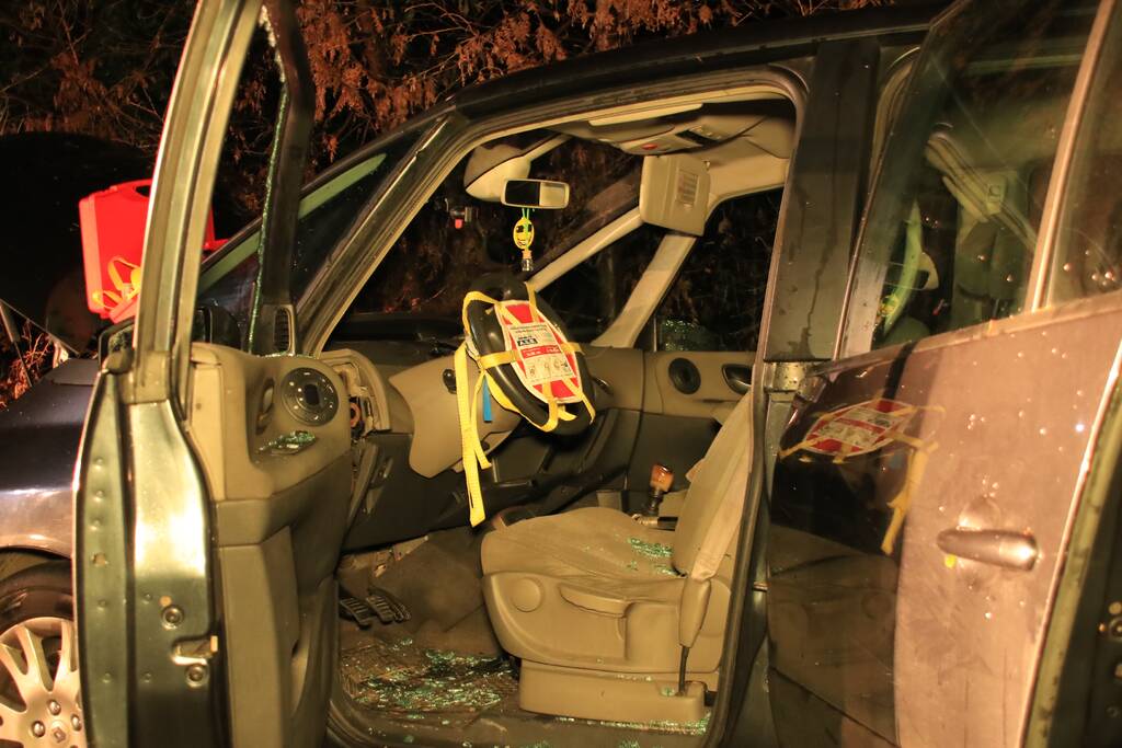 Buitenlandse auto achtergelaten na ongeval