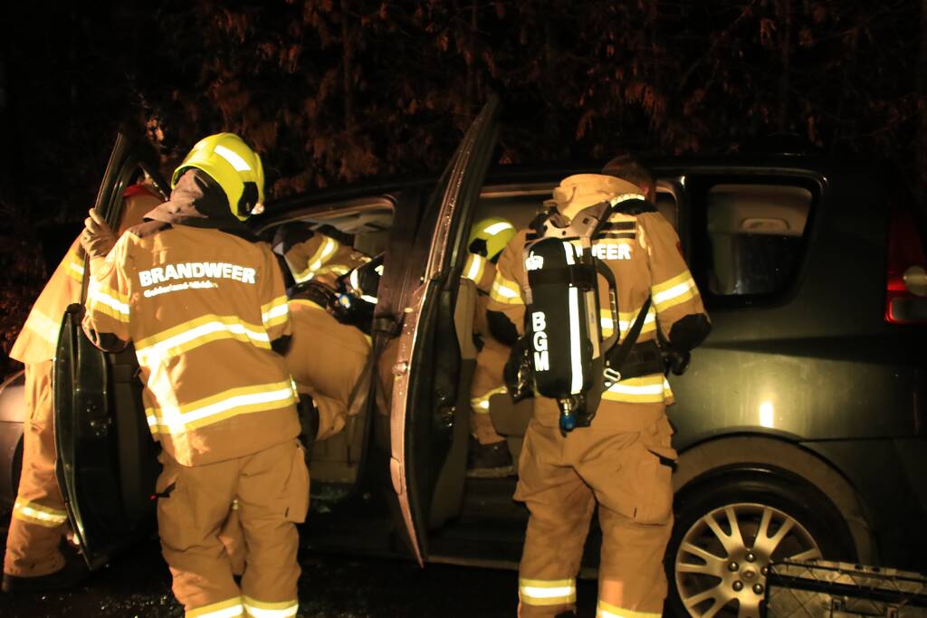 Buitenlandse auto achtergelaten na ongeval