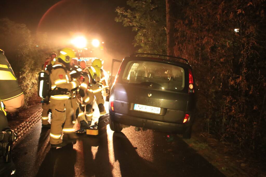 Buitenlandse auto achtergelaten na ongeval