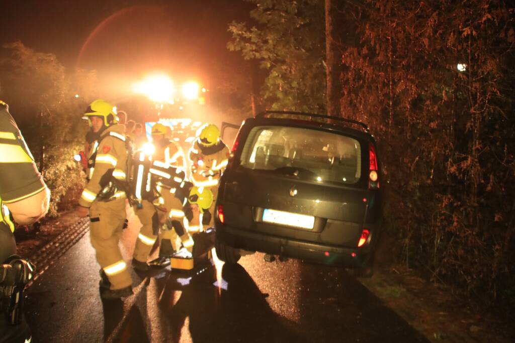 Buitenlandse auto achtergelaten na ongeval