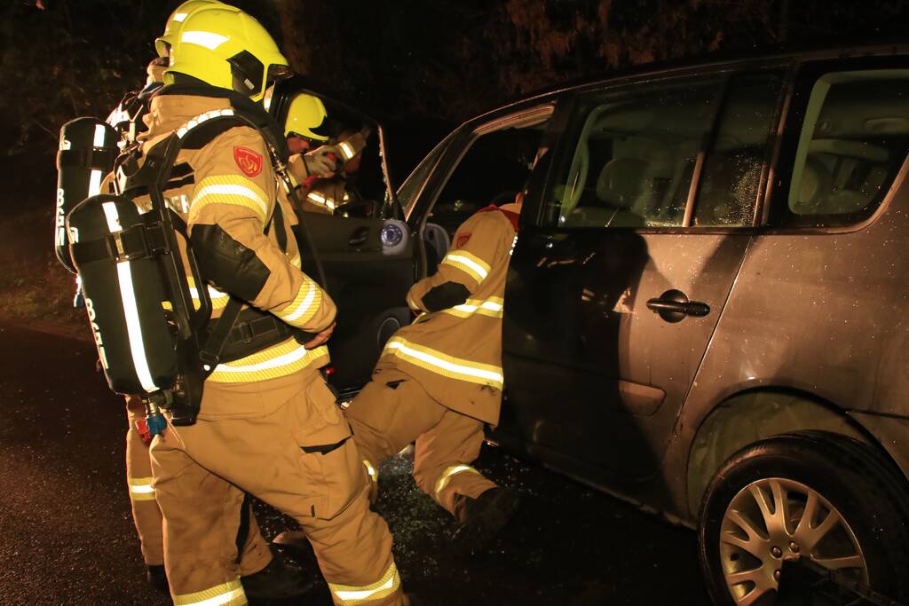 Buitenlandse auto achtergelaten na ongeval