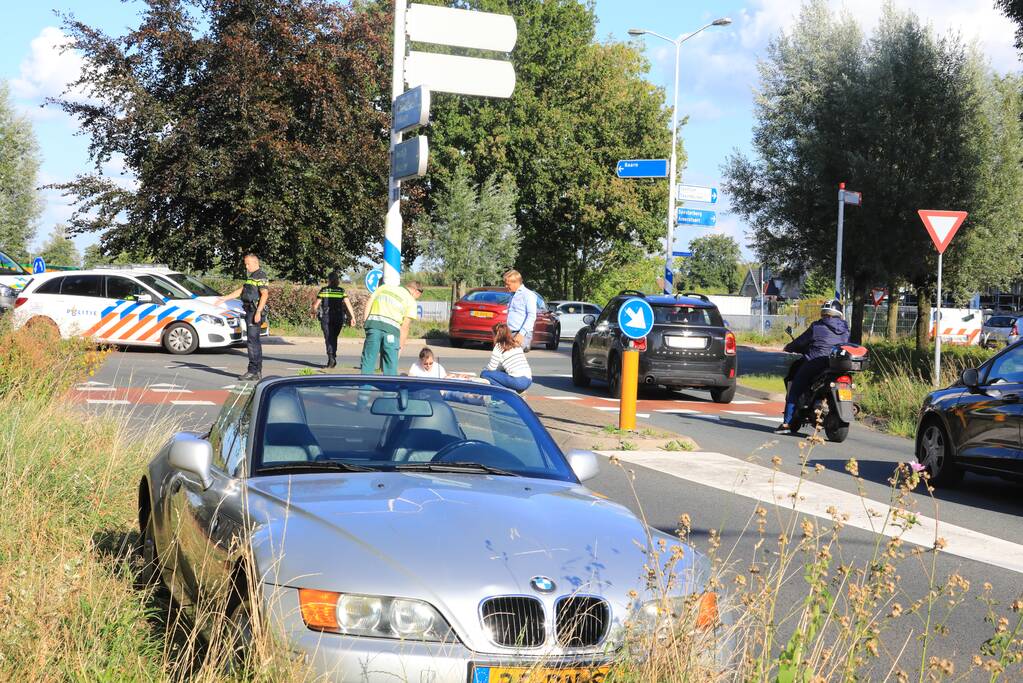 Twee overstekende fietsers aangereden