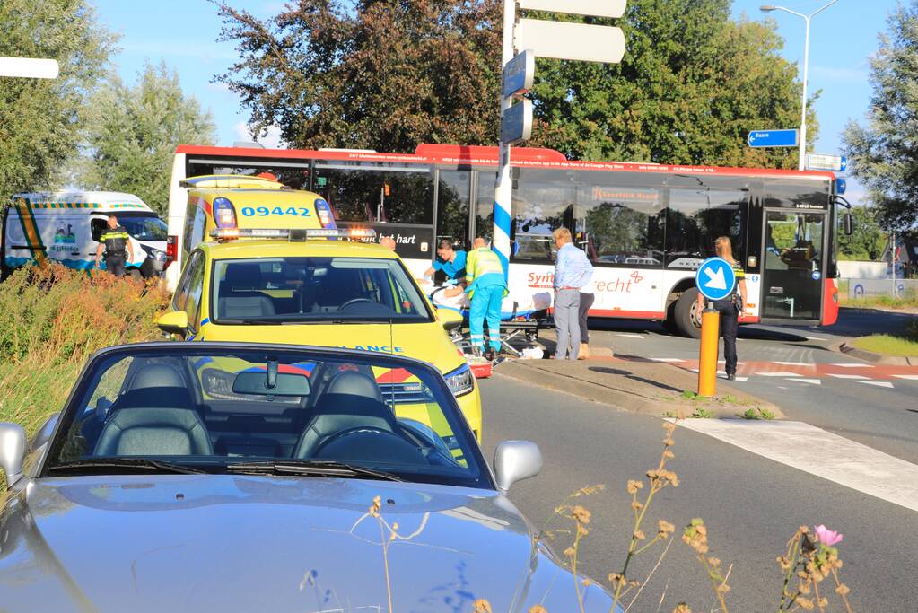 Twee overstekende fietsers aangereden