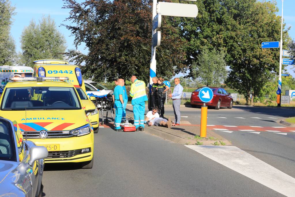 Twee overstekende fietsers aangereden