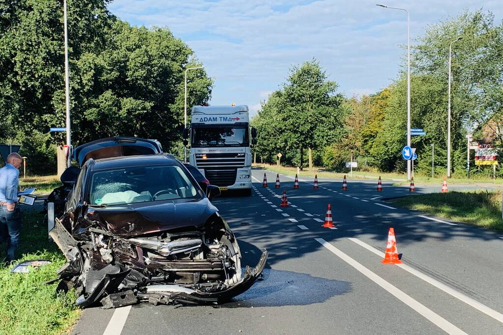 Flinke schade bij ongeval op kruising
