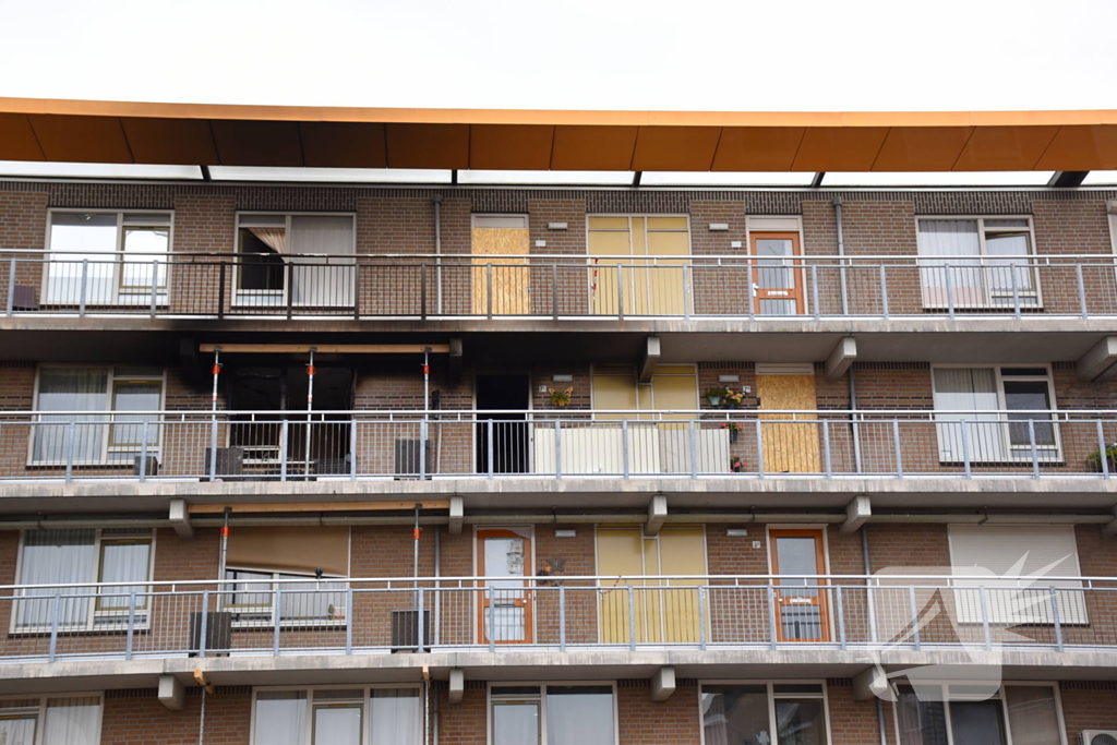 Zeer grote brand in flatwoning