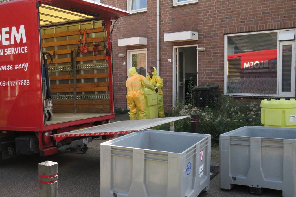 Drugslab op zolder van woning aangetroffen; twee aanhoudingen