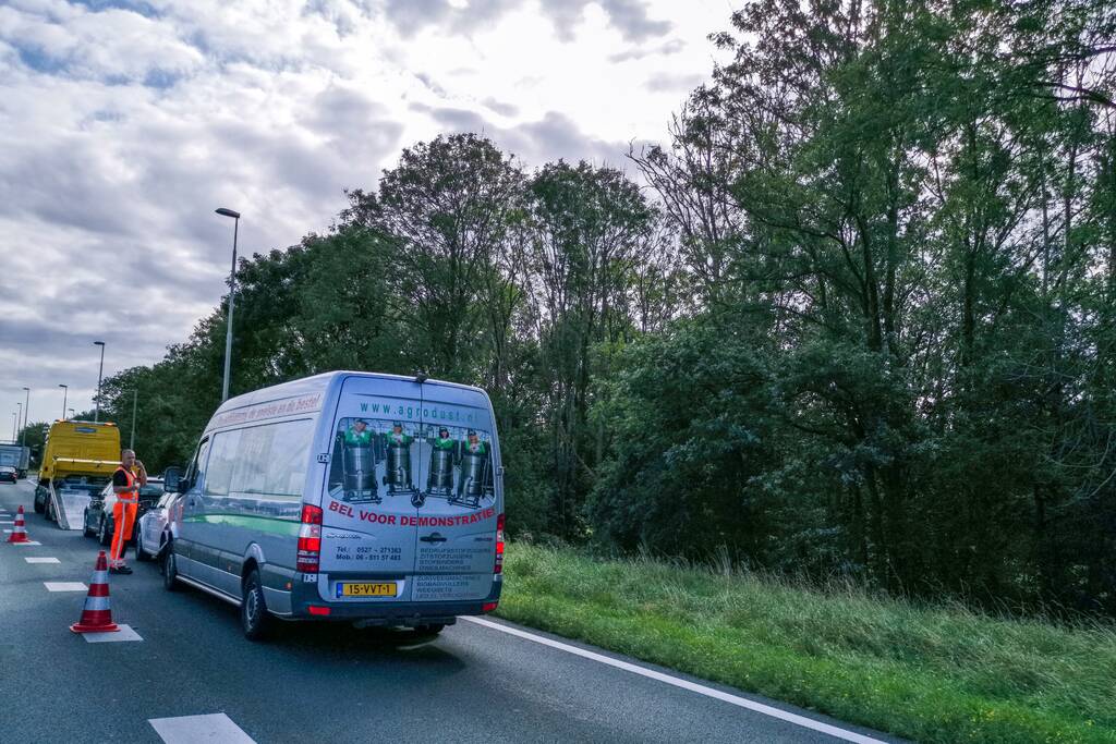 Meerdere voertuigen botsen voor beruchte bocht