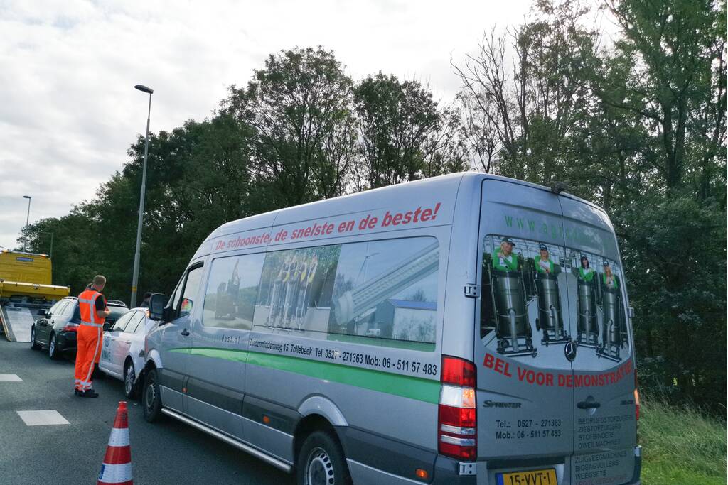 Meerdere voertuigen botsen voor beruchte bocht