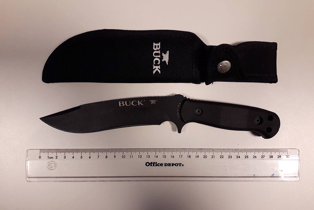 Man met groot mes op zak aangehouden