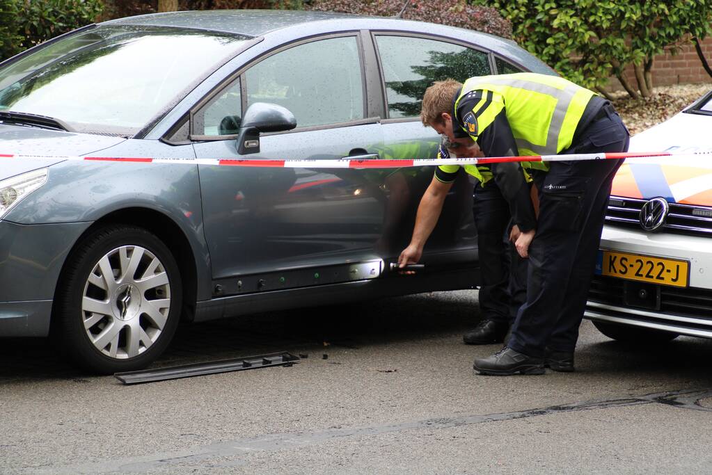 Fietsster botst tegen openstaande autoportier
