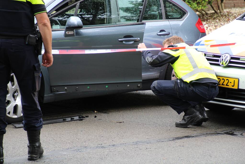 Fietsster botst tegen openstaande autoportier