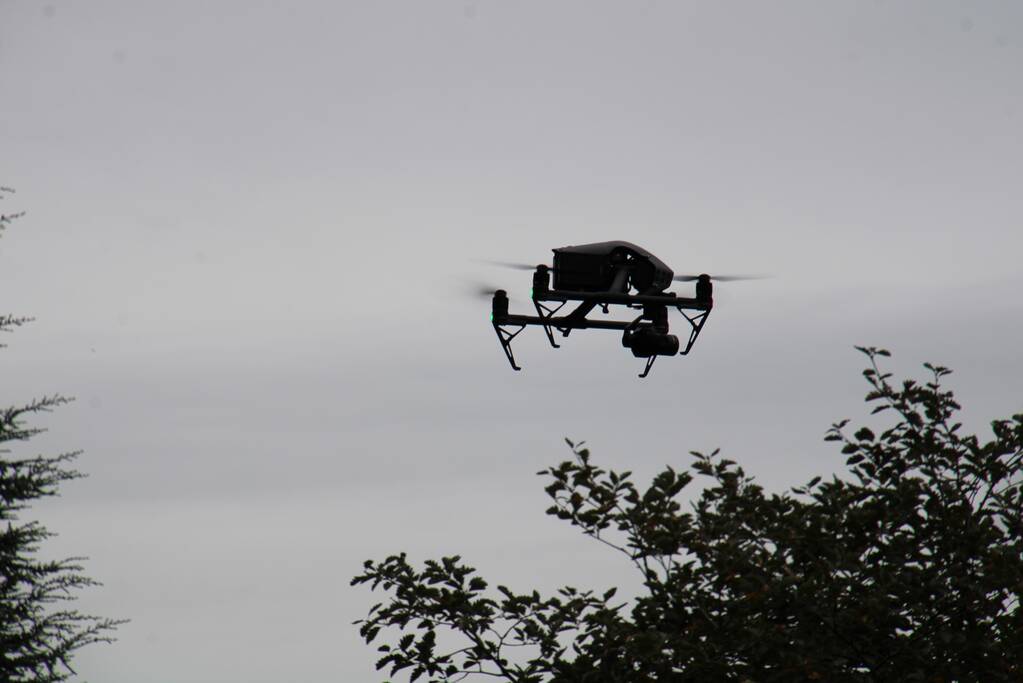 Fietsster botst tegen openstaande autoportier