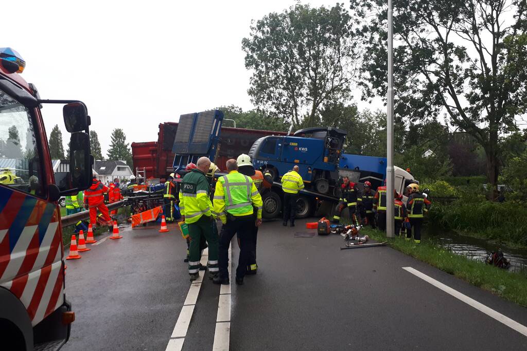 Zeer ernstig ongeval tussen twee vrachtwagens en meerdere voertuigen