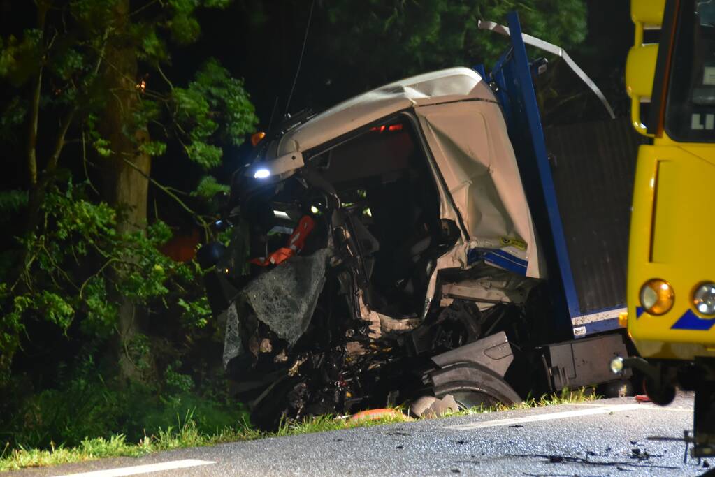 Zeer ernstig ongeval tussen twee vrachtwagens en meerdere voertuigen