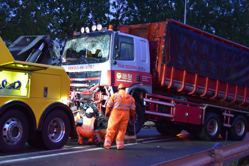 Zeer ernstig ongeval tussen twee vrachtwagens en meerdere voertuigen