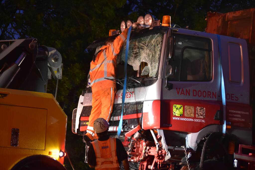 Zeer ernstig ongeval tussen twee vrachtwagens en meerdere voertuigen