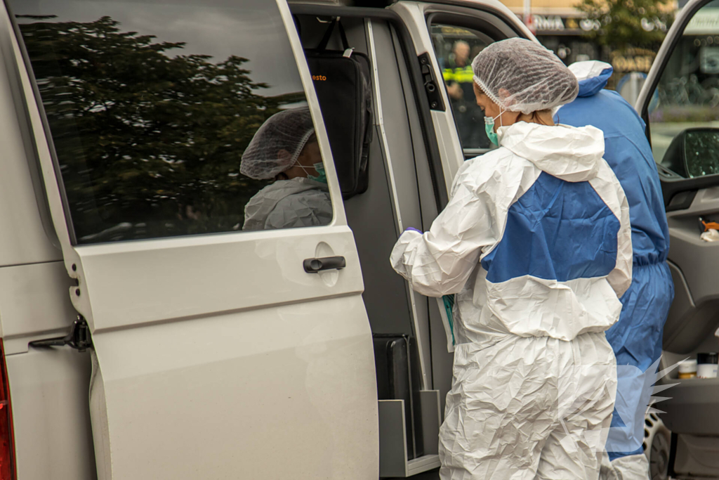 Overleden persoon aangetroffen in woning; mogelijk misdrijf