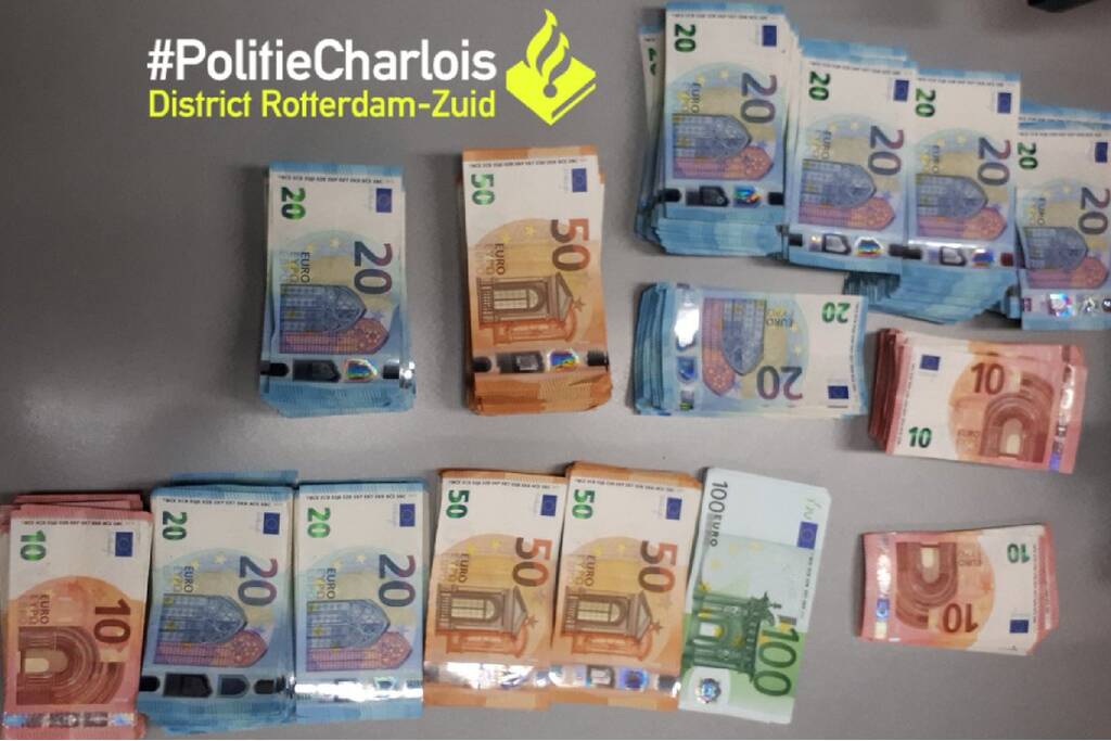 35.000 euro gevonden in verborgen ruimte auto