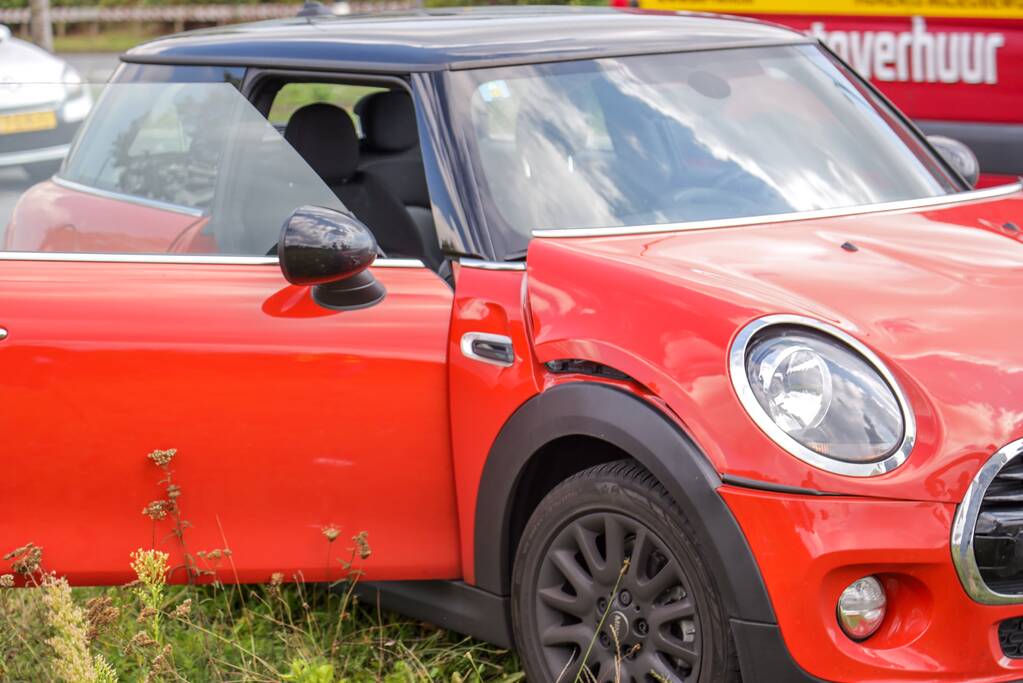 Kettingbotsing met lesauto