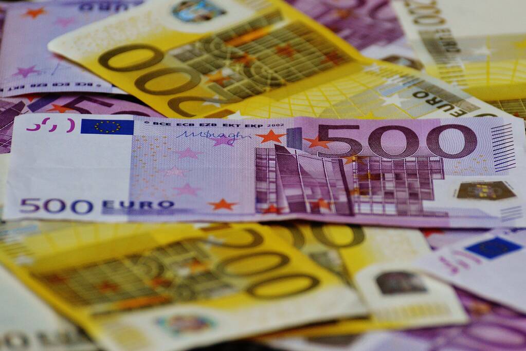 Politie valt 40 telecombedrijven binnen in witwasonderzoek