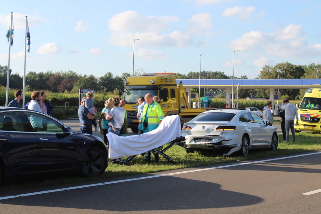 Flinke schade na ongeval tussen meerdere voertuigen