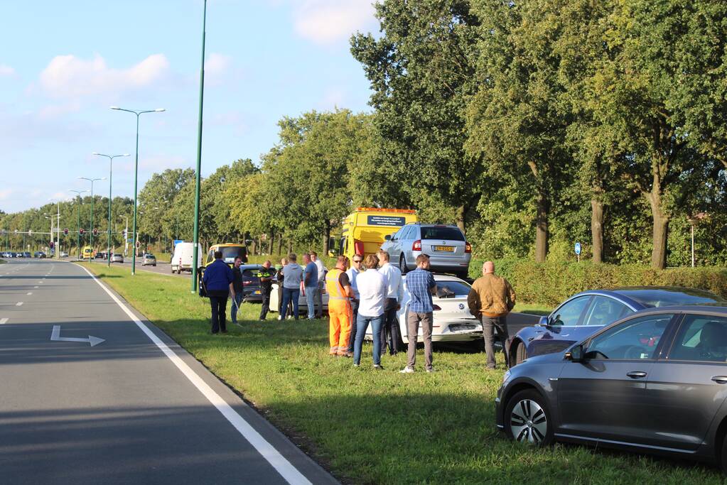 Flinke schade na ongeval tussen meerdere voertuigen