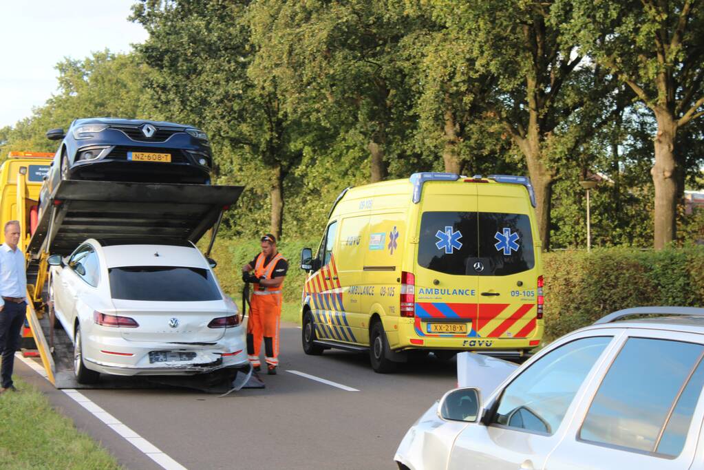 Flinke schade na ongeval tussen meerdere voertuigen