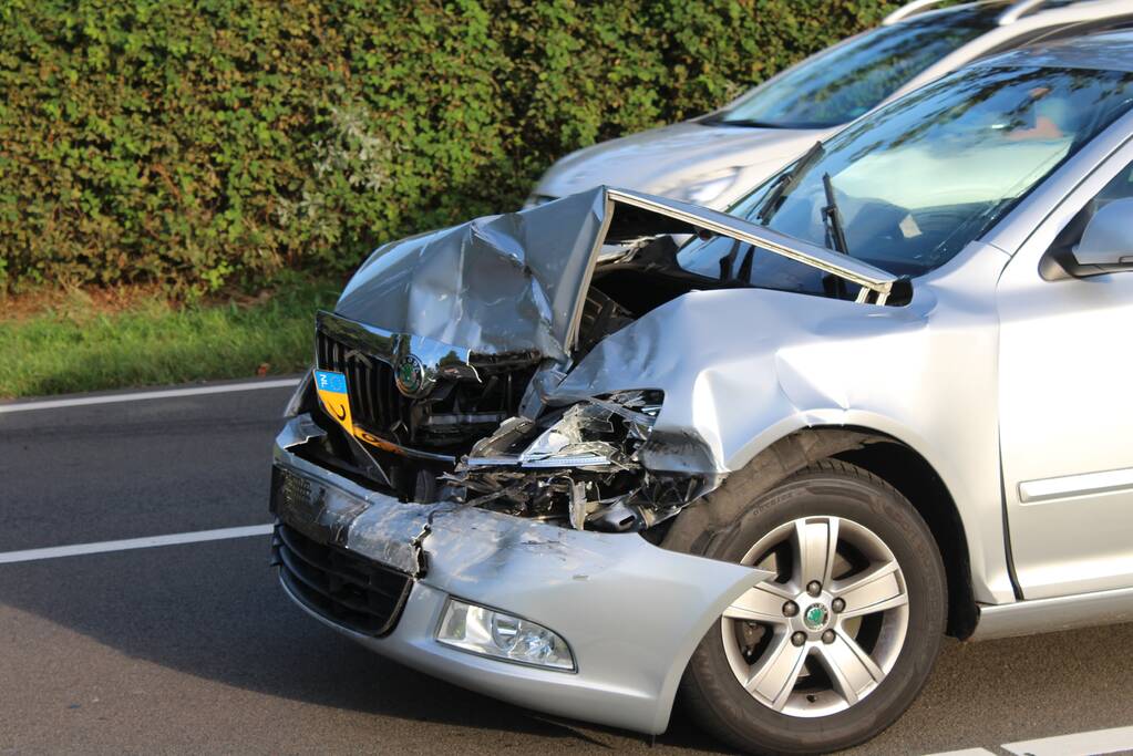 Flinke schade na ongeval tussen meerdere voertuigen