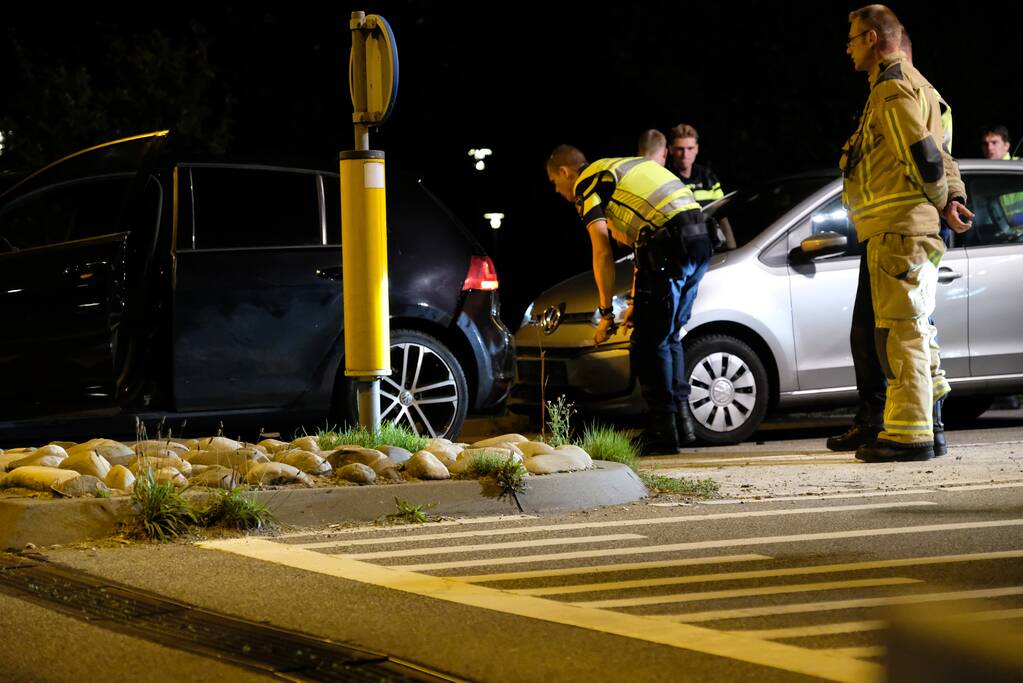 Kop-staart aanrijding op rotonde