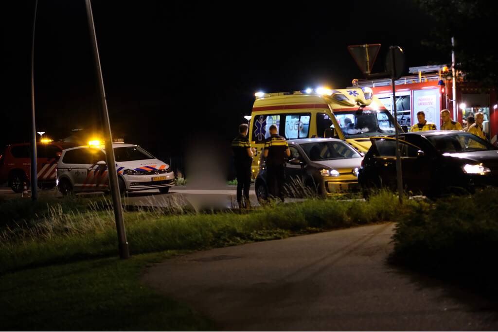Kop-staart aanrijding op rotonde