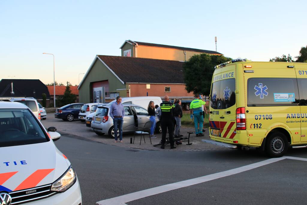 Wielrenner aangereden op kruising