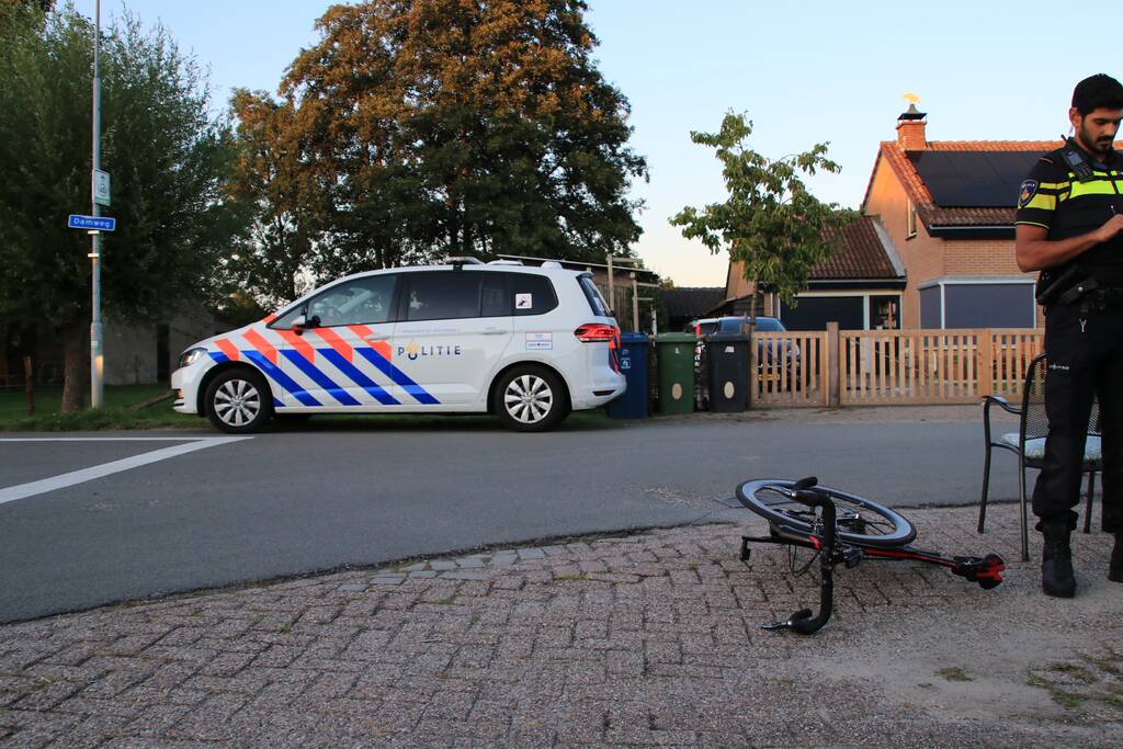 Wielrenner aangereden op kruising