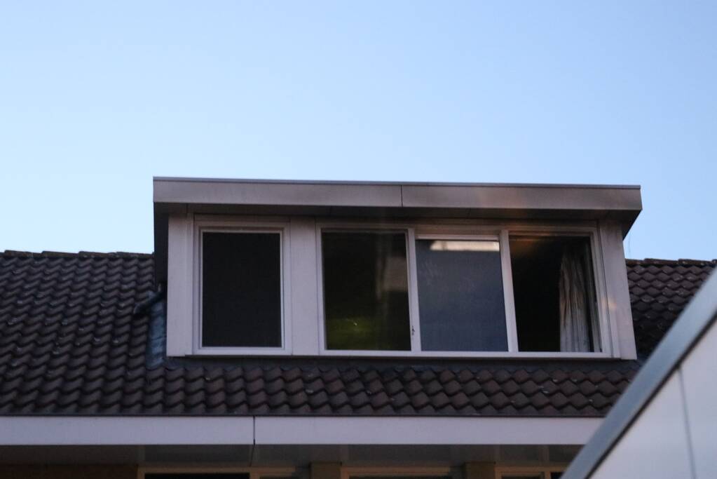Veel rook bij woningbrand