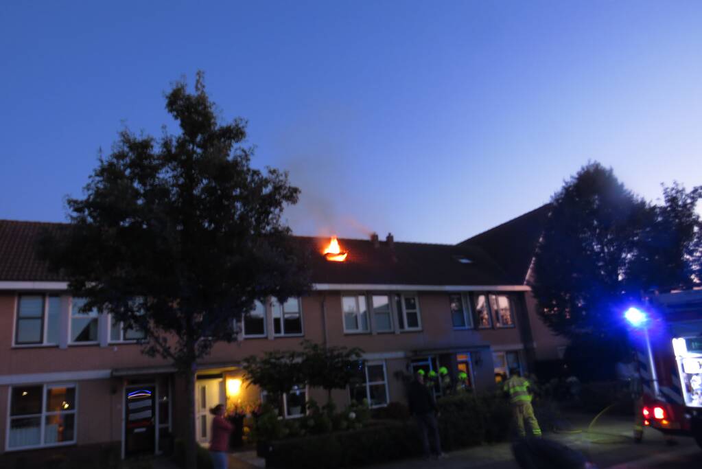 Veel rook bij woningbrand