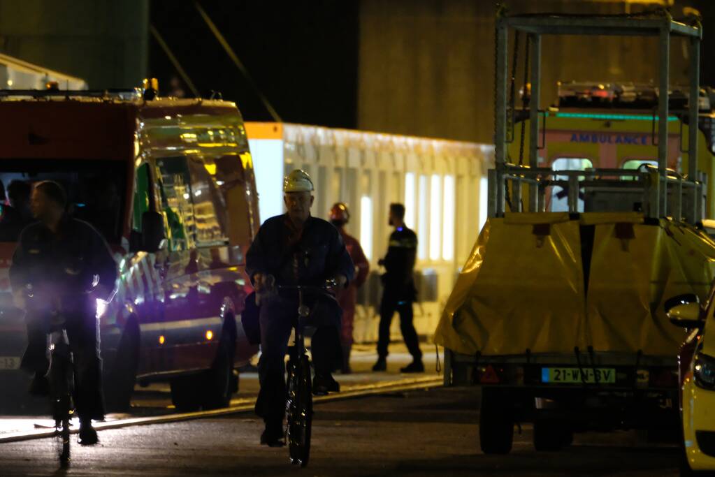 Persoon zwaargewond na val in tank van schip