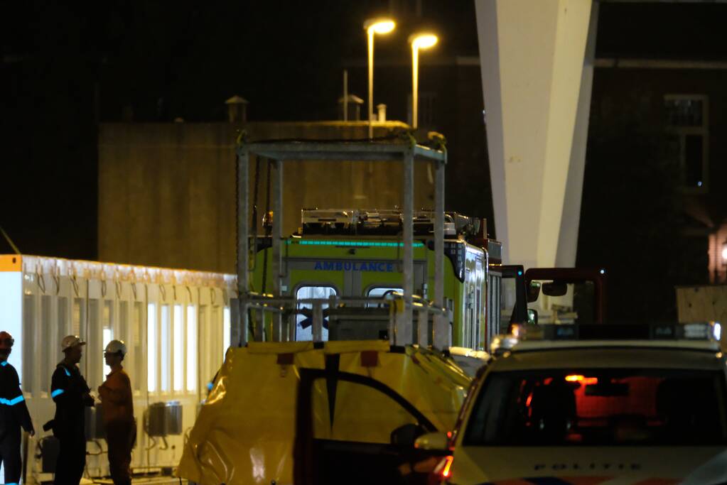 Persoon zwaargewond na val in tank van schip