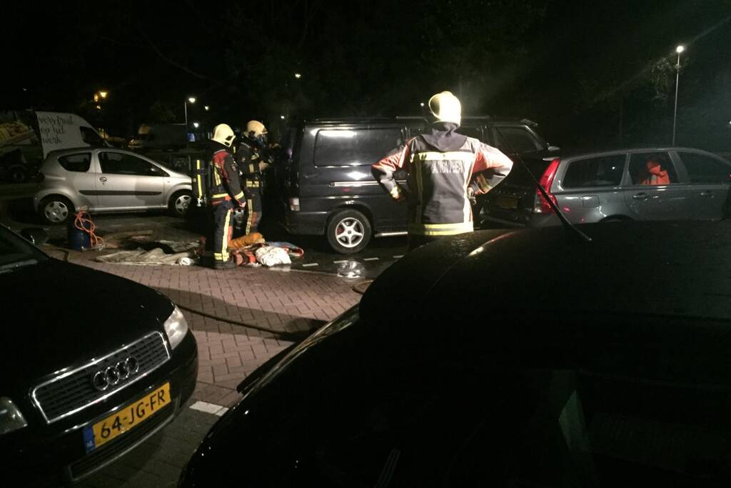 Bestelbus verwoest na te hete oven in laadruim