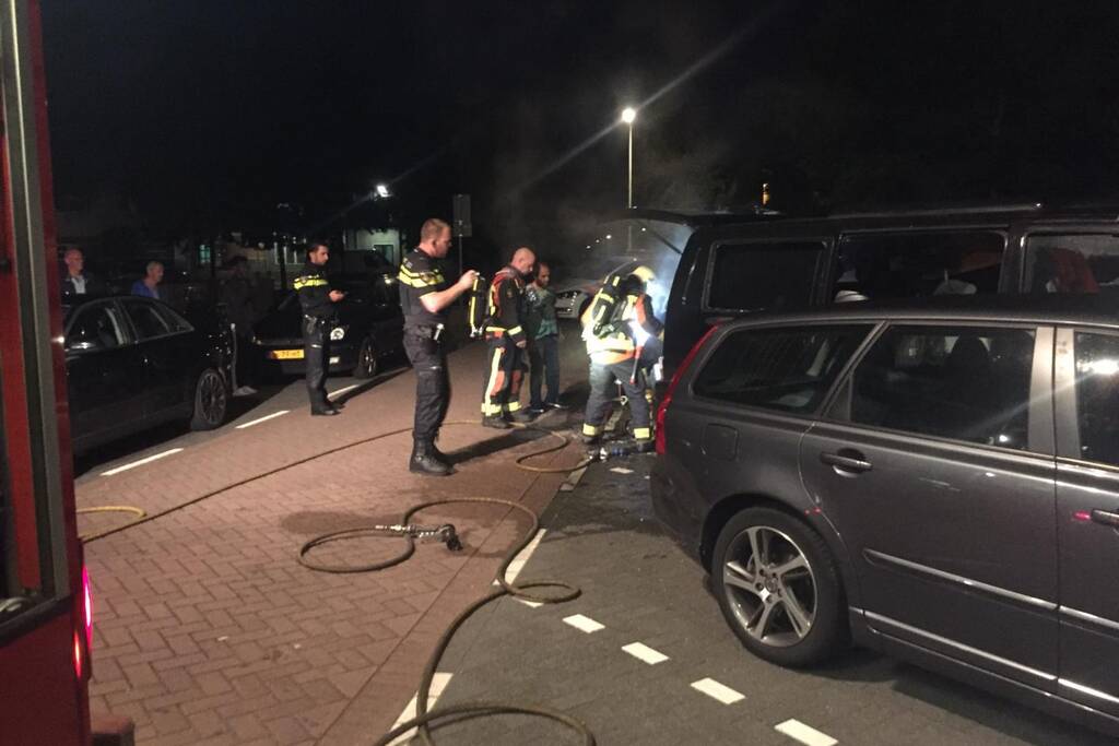 Bestelbus verwoest na te hete oven in laadruim