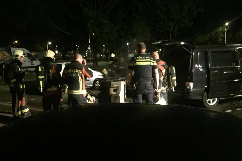 Bestelbus verwoest na te hete oven in laadruim