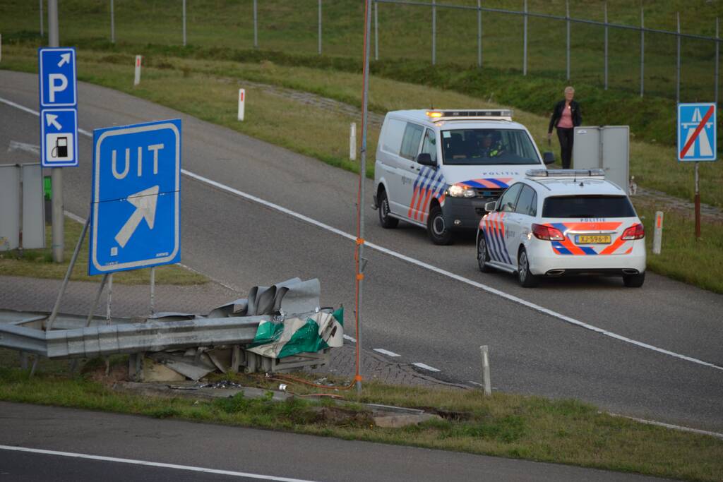 Land Rover botst frontaal op RIMOB