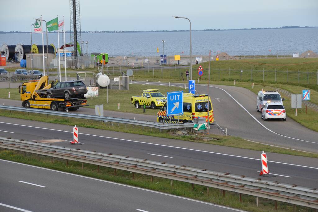 Land Rover botst frontaal op RIMOB