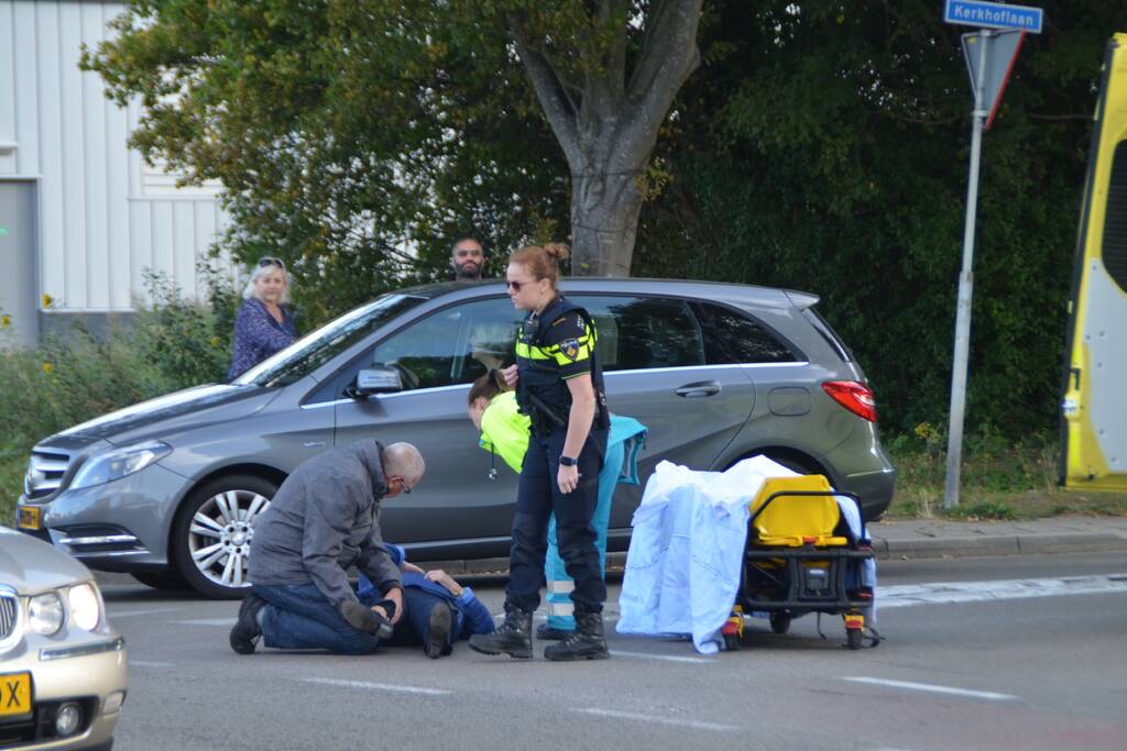 Fietser gewond na aanrijding met bestelbus