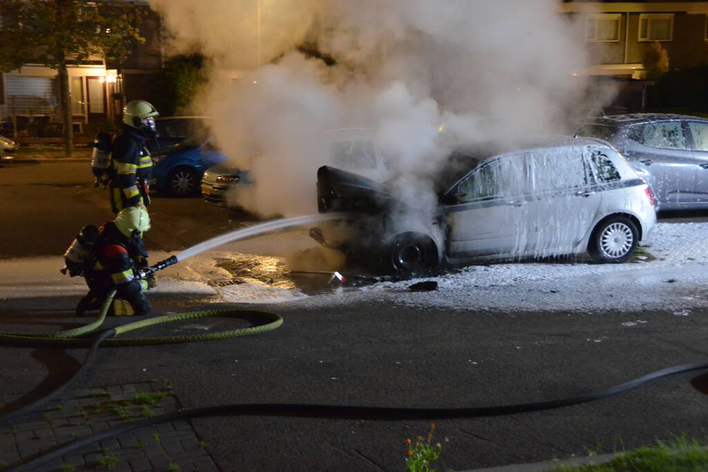 Auto verwoest door brand