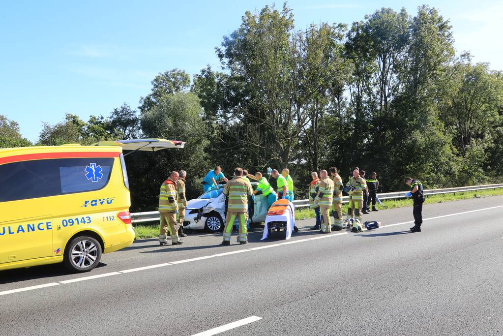 Snelweg dicht door aanrijding met meerdere voertuigen