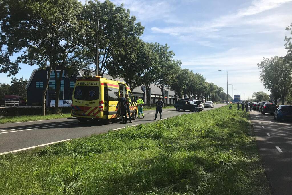 Weg afgesloten na flinke botsing