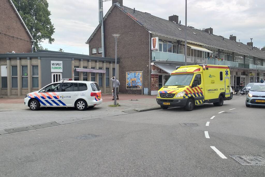 Jongen lelijk ten val met skateboard